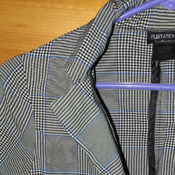 Elegant Checkered Women's Blazer - Picture 5 of 6